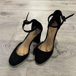 These are great pumps by Lauren Conrad, only worn once!